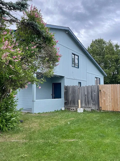 3 bed, 1225 sqft, $2,400 — Photo 2