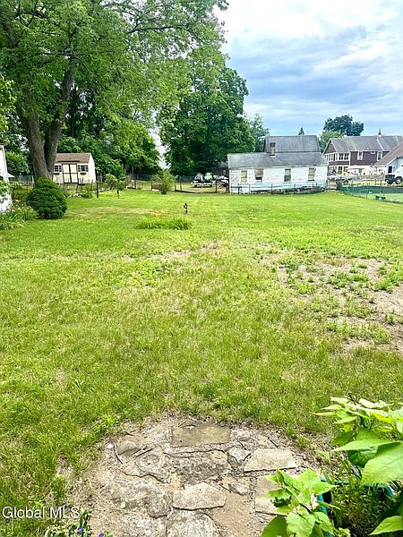 5th image of 15 Van Zandt Street