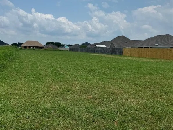 206 Opal Way, Port Lavaca, TX 77979