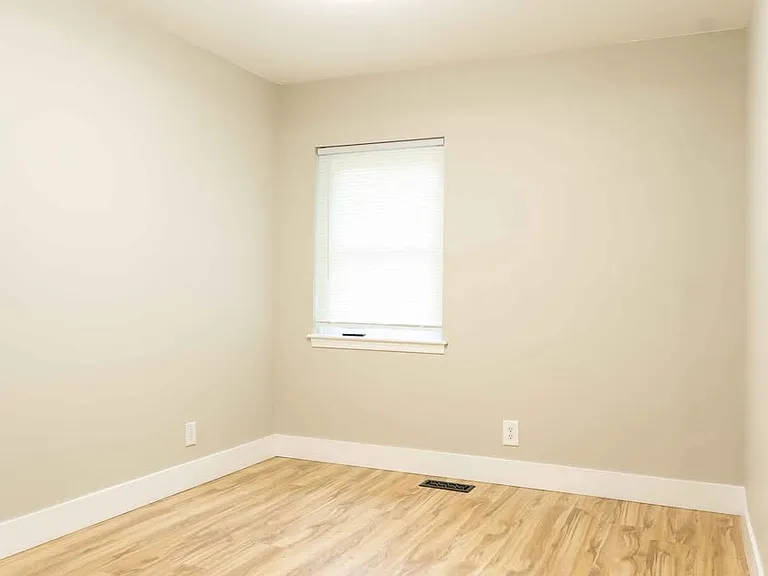816 Waring St — Photo 2