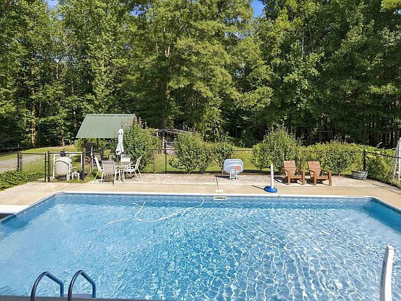 4th image of 802 Pine Cir