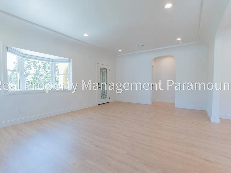 1867 S Redondo Blvd — Photo 8