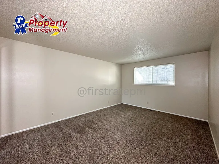 733 W Belmont St — Photo 16