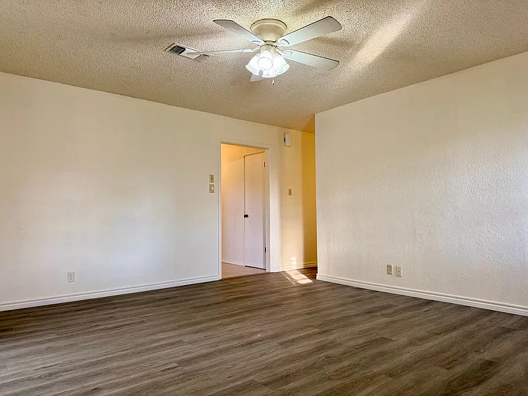2213 Culver Dr — Photo 5