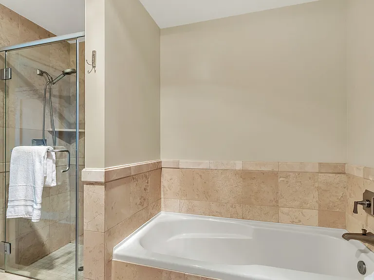 700 W East St #1905 — Photo 5