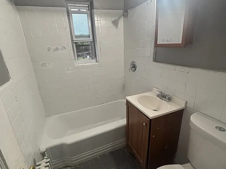 60 Crawford St #6 — Photo 4
