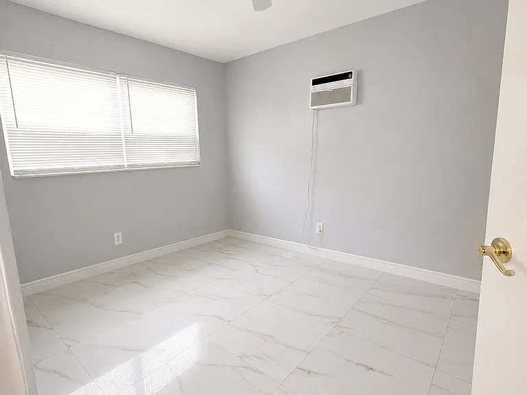 4054 SW 50th St #4054 — Photo 6