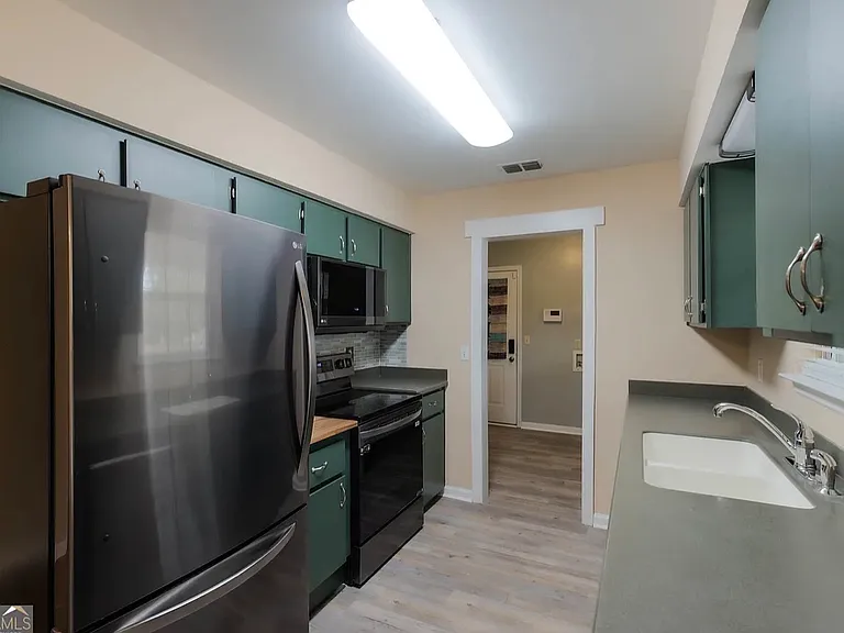 8 Cameron Ct W — Photo 22