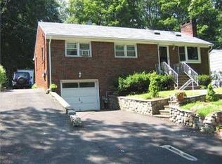 46 Pawnee Ave, Oakland, NJ 07436