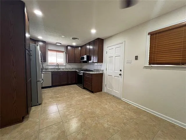 2745 Annette Dr — Photo 7