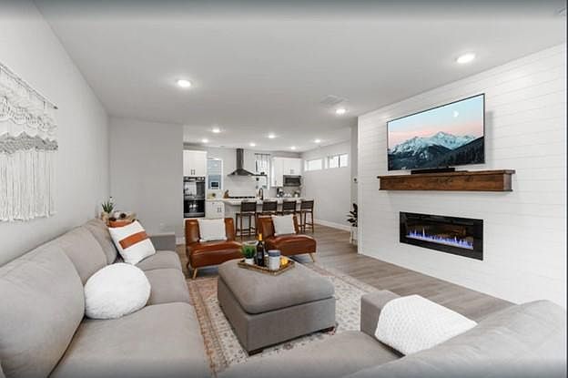 1st image of 1373 Gambel Oak Way