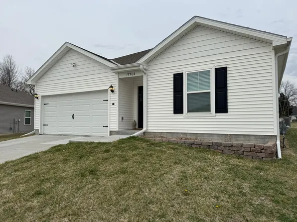 17704 Hampton Dr, Omaha, NE 68136