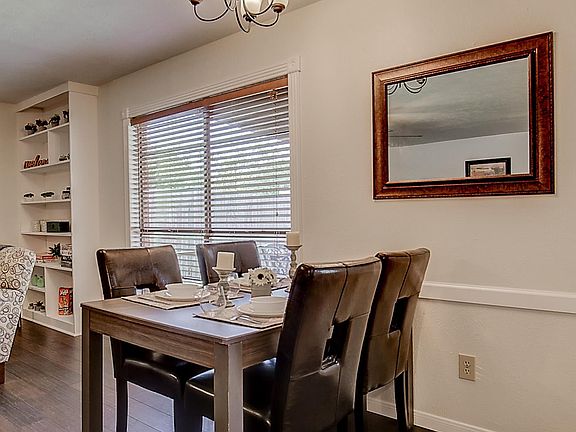 Eat-in kitchen/dining area.