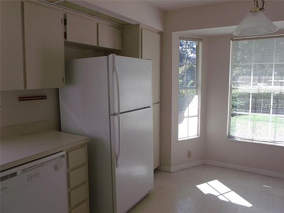 4th image of 13215 Greenview Ct
