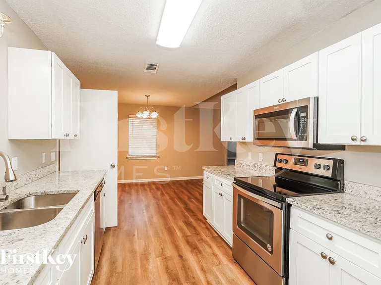 2100 Cedar Ct — Photo 9