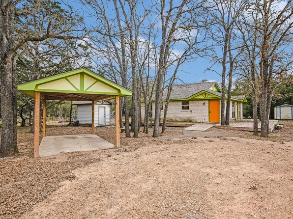 309 Stolle Ln, Flatonia, TX 78941