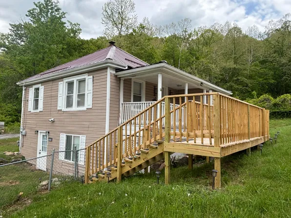 1527 N Princeton Dr, Covington, VA 24426