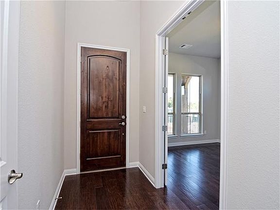 4th image of 203 Woodlands Ct