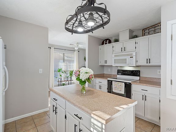 3rd image of 87 Meadow Oaks Ct