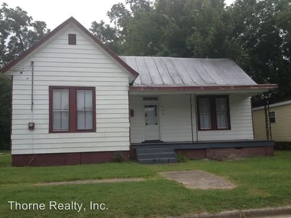 509 E Saint John St, Tarboro, NC 27886