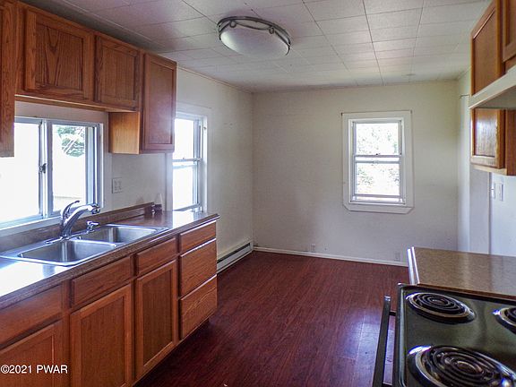 4th image of 224 Broad St