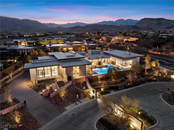 63 Midnight Sky Dr, Las Vegas, NV 89135