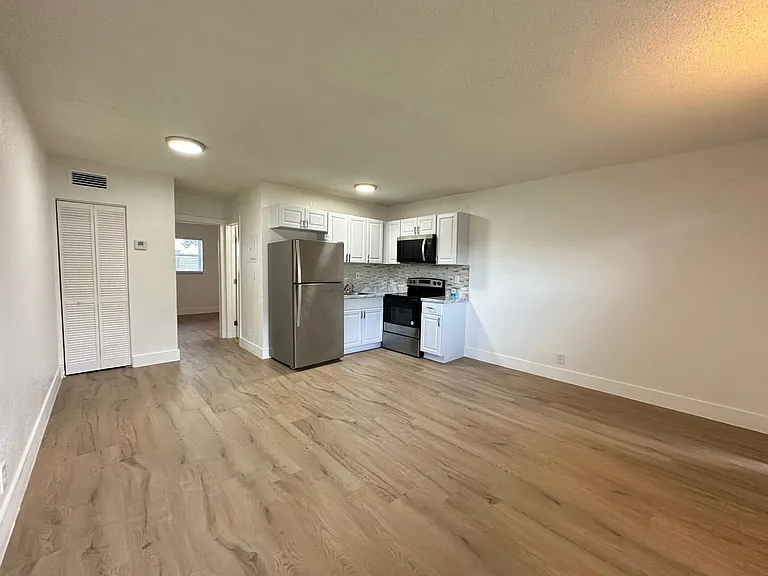 3616-3660 NE 11th Ave — Photo 16