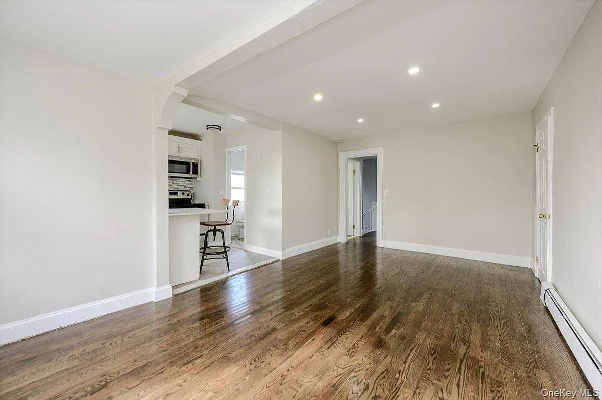 3 bed, 2.0 bath, 2339 sqft, $3,500 — Photo 4