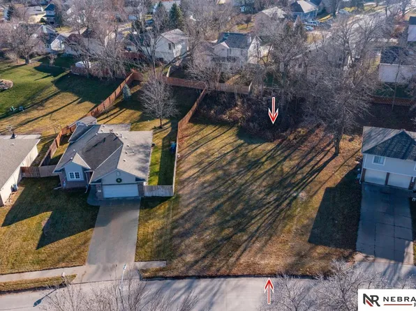 2711 Lynnwood Dr, Bellevue, NE 68123