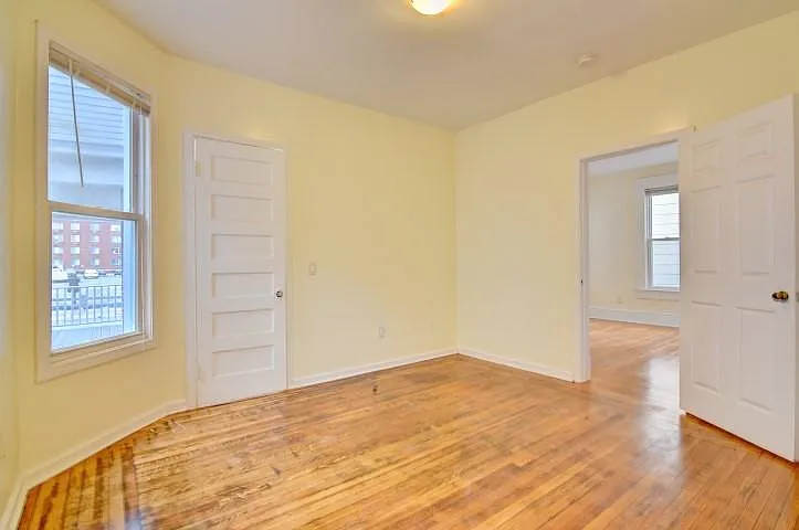 2 bed, 1400 sqft, $1,650 — Photo 4