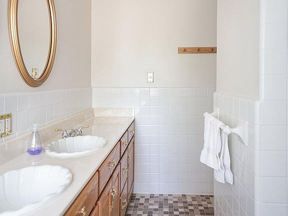 Second floor full bath