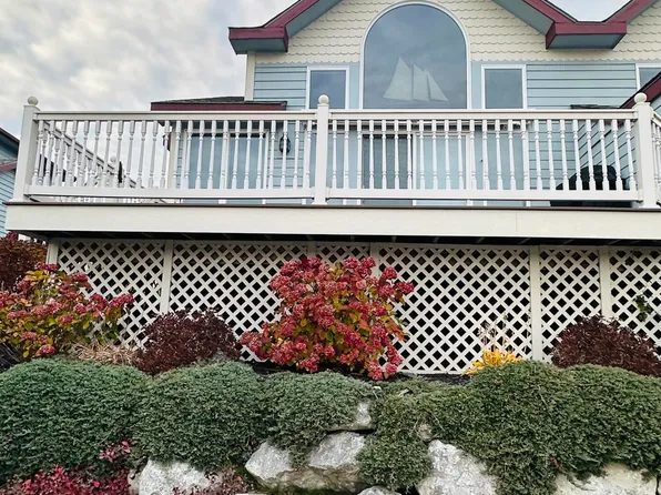 279 Lakeshore Dr, Manistee, MI 49660