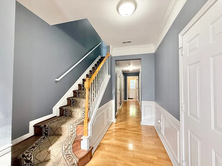311 Coral Creek Ln — Photo 2