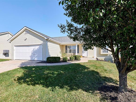 2nd image of 430 Glen Ct