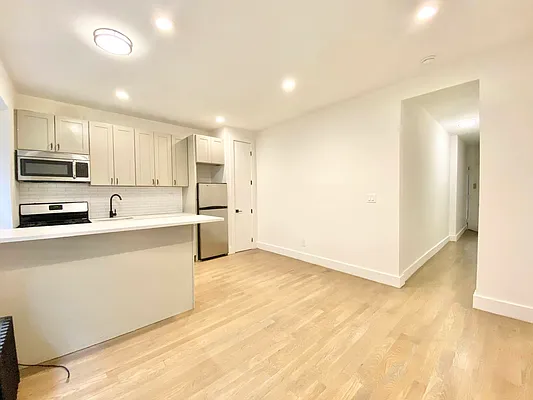 Rented by Bohemia Realty Group | media 2