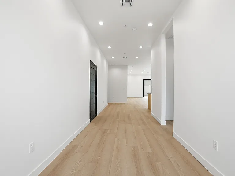 7941 Rhodes Ave — Photo 10