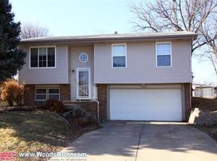 4615 Hallcliffe Rd, Lincoln, NE 68516