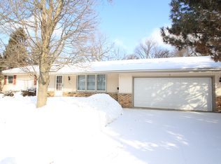 1576 Dover Dr, Waukesha, WI 53186