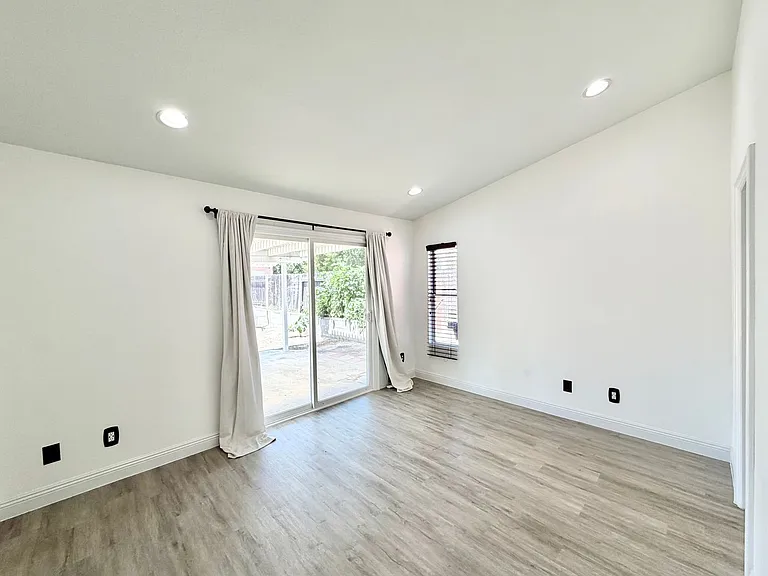 39721 Rustic Glen Dr — Photo 17