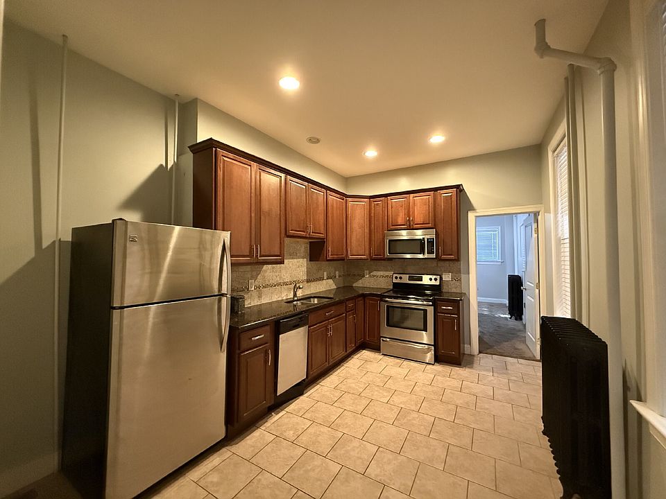 1st image of 118 E New St APT 1
