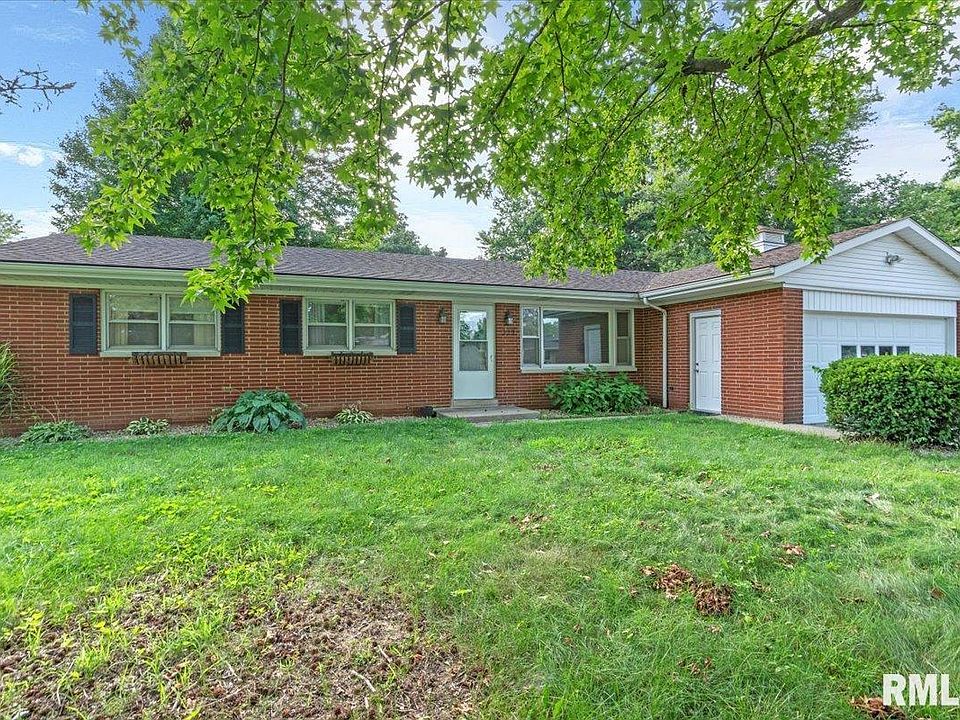 327 Wagon Wheel Ln, Chatham, IL 62629 | Zillow