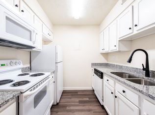 Grinstead Manor Apartments, Louisville, KY 40204