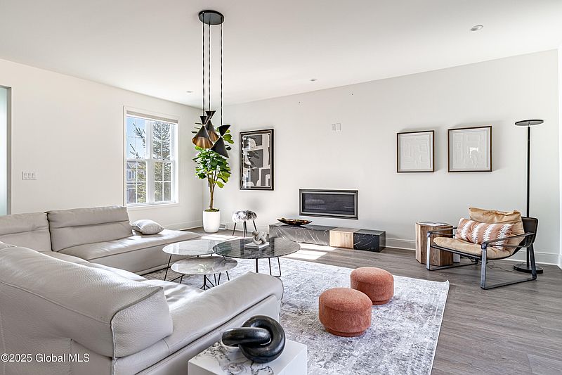 3rd image of 26 Wexford Drive