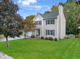 72 Hunting Ridge Dr, Groton, CT 06355