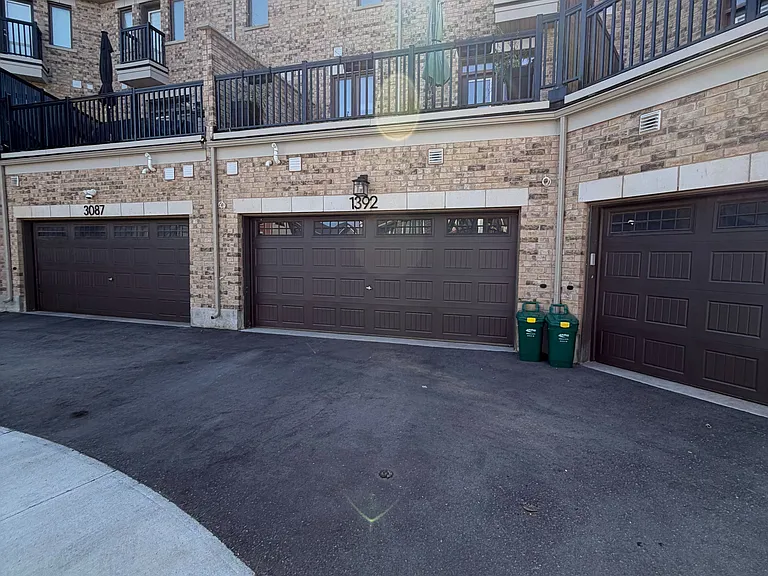 1392 William Halton Pkwy W — Photo 37