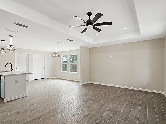 5th image of 264 Margo Dr