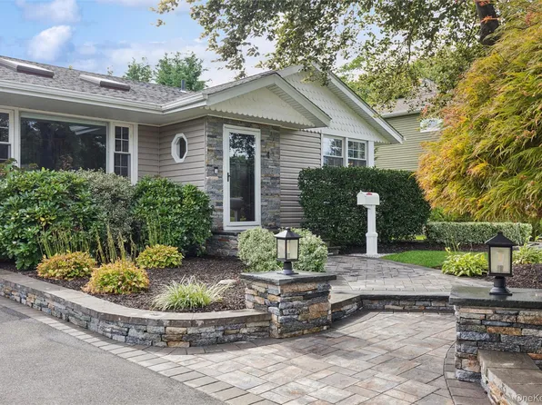 4 Larkspur Drive, West Islip, NY 11795