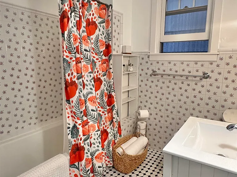 100 Hauxhurst Ave #1 — Photo 20