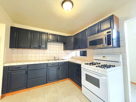 4th image of 1349 Walnut Ave #A