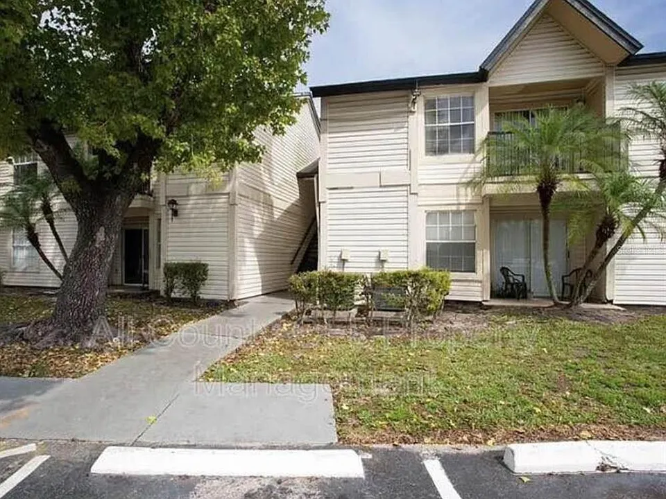 1956 Lake Atriums Cir #144
